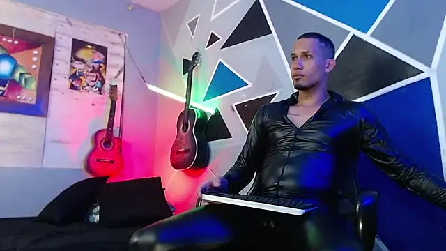 Snapshot of MagnusFrost chatting on 11-11-25, 04:01 MagnusFrost online show from 11-11-25, 04:01