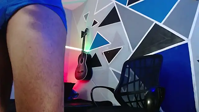 Snapshot of MagnusFrost chatting on 11-14-25, 04:00 MagnusFrost online show from 11-14-25, 04:00