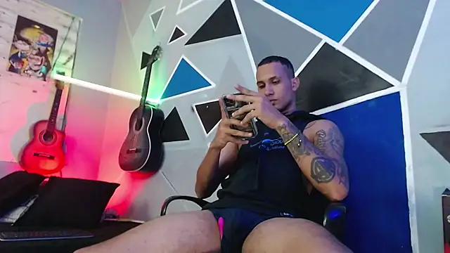 Snapshot of MagnusFrost chatting on 11-20-25, 12:44 MagnusFrost online show from 11-20-25, 12:44