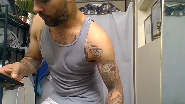 Snapshot of Houstonslong1 chatting on 01-15-25, 05:50 Houstonslong1 online show from 01-15-25, 05:50