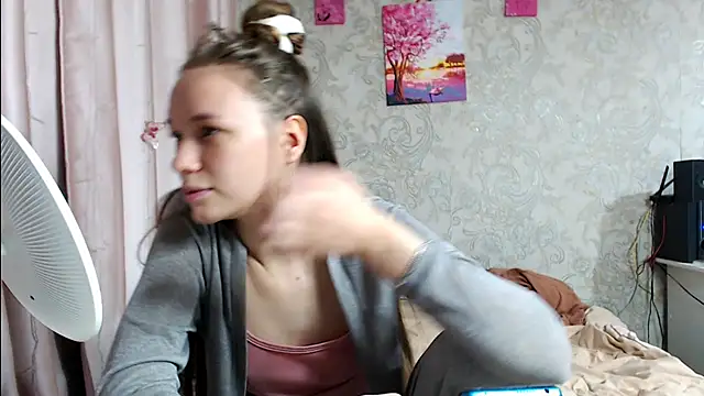 leila bambi  online show from 10-23-25, 04:06