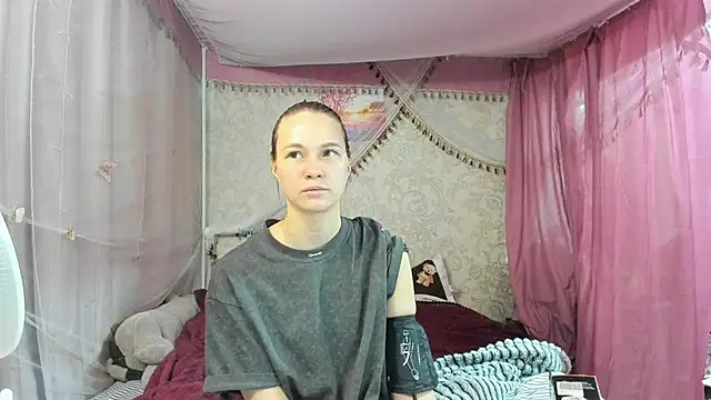 leila bambi  online show from 04-22-26, 01:56