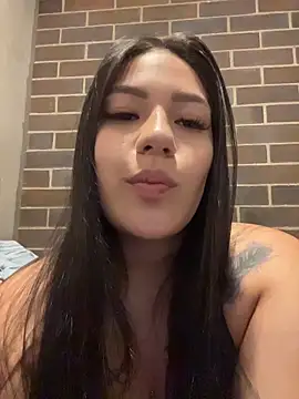 Snapshot of Latina_vanessa chatting on 05-19-26, 04:19 Latina vanessa online show from 05-19-26, 04:19