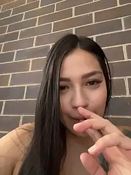 Snapshot of Latina_vanessa chatting on 05-19-26, 04:24 Latina vanessa online show from 05-19-26, 04:24