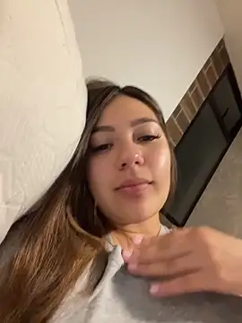 Snapshot of Latina_vanessa chatting on 06-10-26, 05:39 Latina vanessa online show from 06-10-26, 05:39