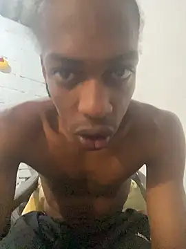 Snapshot of Larry-n-clouds chatting on 01-10-26, 06:53 Larry-n-clouds online show from 01-10-26, 06:53