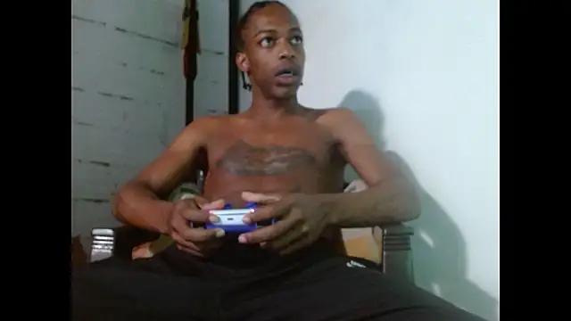 Snapshot of Larry-n-clouds chatting on 01-11-26, 04:01 Larry-n-clouds online show from 01-11-26, 04:01