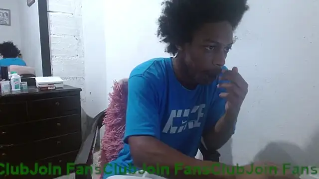 Snapshot of Larry-n-clouds chatting on 05-15-26, 11:17 Larry-n-clouds online show from 05-15-26, 11:17