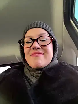 RinaCat online show from 11-30-25, 05:44