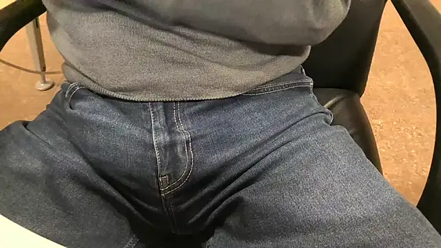 Snapshot of alessandroman2114 chatting on 01-08-26, 05:26 alessandroman2114 online show from 01-08-26, 05:26