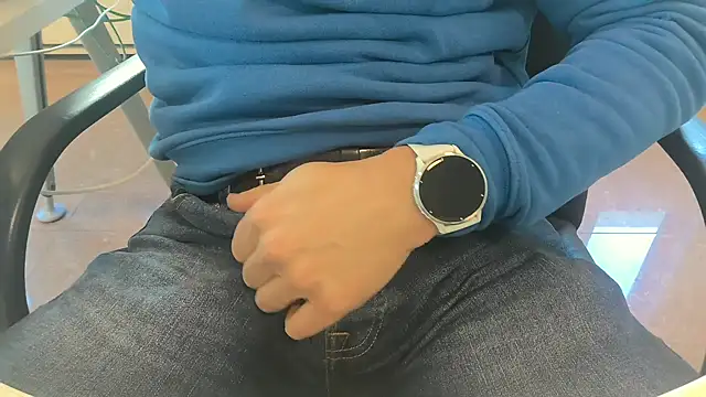 Snapshot of alessandroman2114 chatting on 02-05-26, 11:15 alessandroman2114 online show from 02-05-26, 11:15