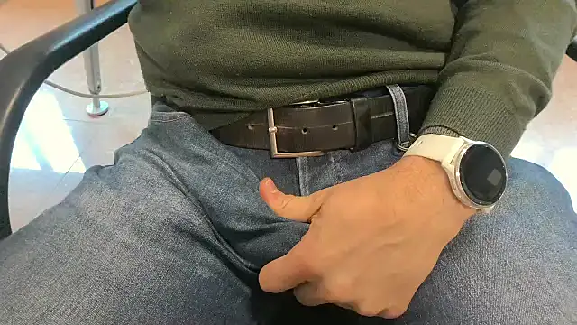 Snapshot of alessandroman2114 chatting on 02-19-26, 11:28 alessandroman2114 online show from 02-19-26, 11:28