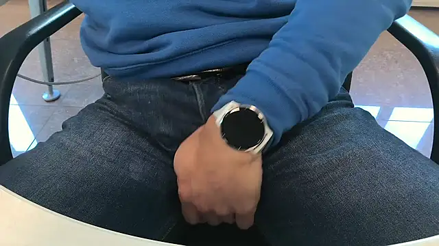 Snapshot of alessandroman2114 chatting on 02-23-26, 11:40 alessandroman2114 online show from 02-23-26, 11:40