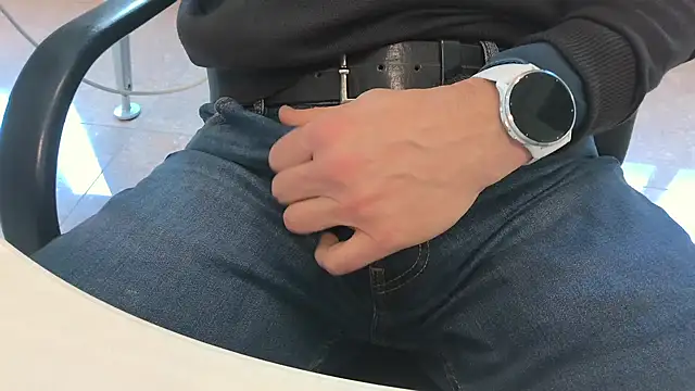 Snapshot of alessandroman2114 chatting on 02-27-26, 11:32 alessandroman2114 online show from 02-27-26, 11:32