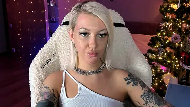 tykioty Miley online show from 12-15-25, 01:59