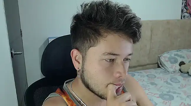 Snapshot of JOHANLEON1 chatting on 12-02-24, 12:19 JOHANLEON1 online show from 12-02-24, 12:19