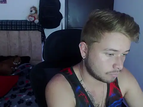 Snapshot of JOHANLEON1 chatting on 10-07-25, 04:59 JOHANLEON1 online show from 10-07-25, 04:59