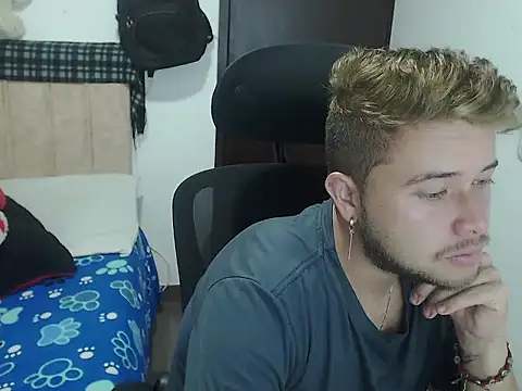 Snapshot of JOHANLEON1 chatting on 10-21-25, 05:35 JOHANLEON1 online show from 10-21-25, 05:35