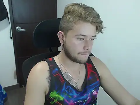 Snapshot of JOHANLEON1 chatting on 10-24-25, 02:35 JOHANLEON1 online show from 10-24-25, 02:35