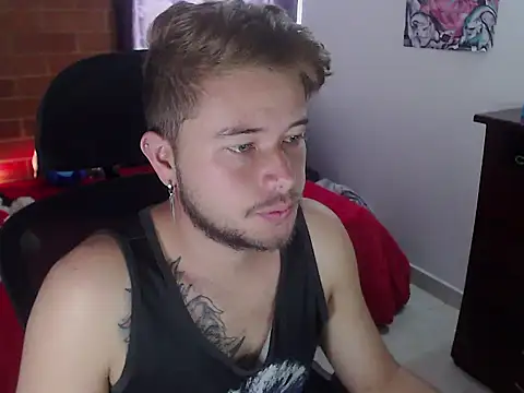 Snapshot of JOHANLEON1 chatting on 10-28-25, 01:14 JOHANLEON1 online show from 10-28-25, 01:14