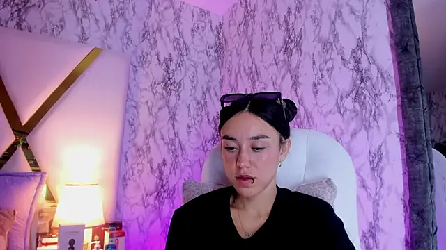 Athziry  online show from 02-28-25, 01:47