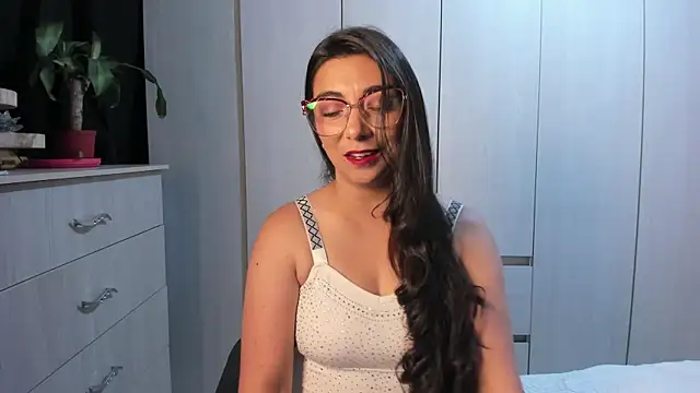 Snapshot of Karla_hernandez_ chatting on 05-27-26, 10:45 Karla hernandez online show from 05-27-26, 10:45