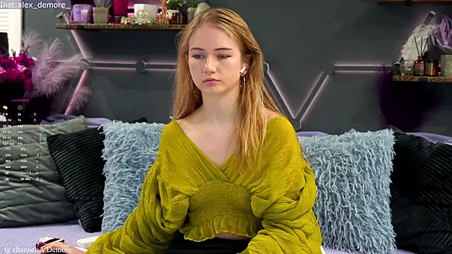 Snapshot of Alexandra_Demore chatting on 09-18-25, 07:49 Alexandra Demore online show from 09-18-25, 07:49