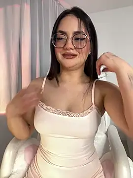 Snapshot of montmariana chatting on 02-20-25, 03:56 montmariana online show from 02-20-25, 03:56