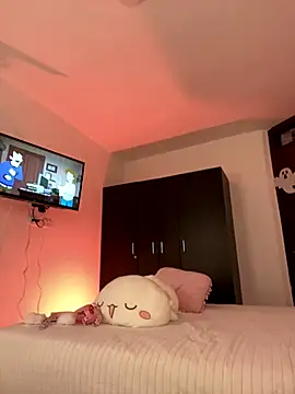 Snapshot of montmariana chatting on 10-12-25, 11:37 montmariana online show from 10-12-25, 11:37