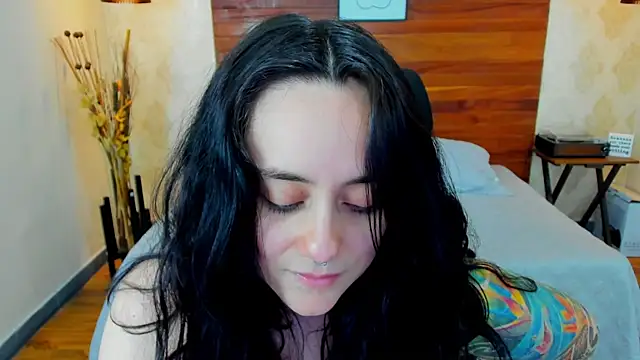 Snapshot of KatherineBond chatting on 02-10-25, 07:38 KatherineBond online show from 02-10-25, 07:38