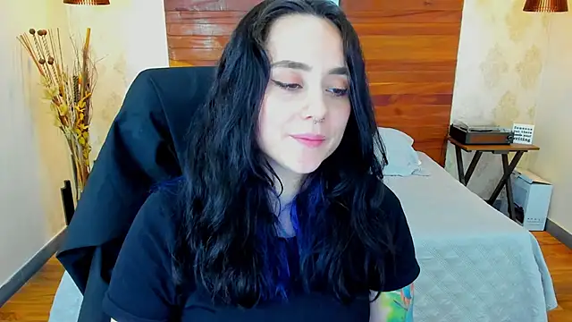 Snapshot of KatherineBond chatting on 02-10-25, 10:40 KatherineBond online show from 02-10-25, 10:40