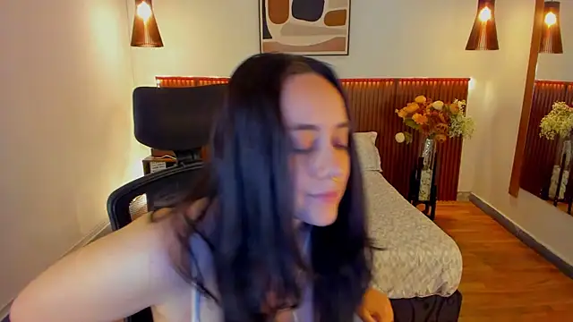 Snapshot of KatherineBond chatting on 05-16-26, 07:56 KatherineBond online show from 05-16-26, 07:56