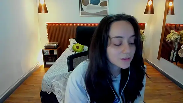 Snapshot of KatherineBond chatting on 05-26-26, 07:10 KatherineBond online show from 05-26-26, 07:10