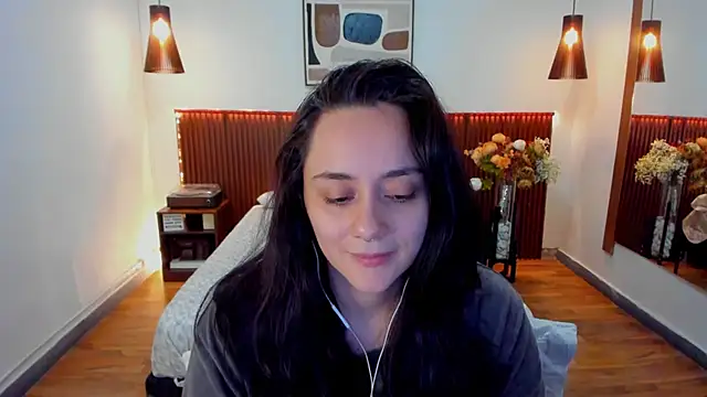 Snapshot of KatherineBond chatting on 05-27-26, 07:11 KatherineBond online show from 05-27-26, 07:11