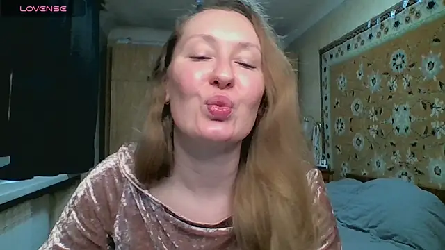 Snapshot of AnnaXLovers chatting on 05-05-26, 02:36 AnnaXLovers online show from 05-05-26, 02:36