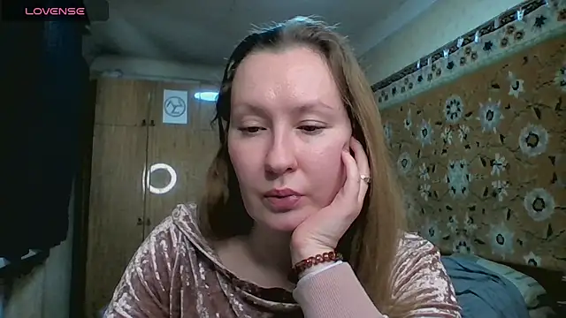 Snapshot of AnnaXLovers chatting on 05-06-26, 02:33 AnnaXLovers online show from 05-06-26, 02:33