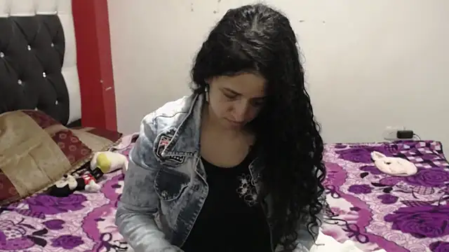 Snapshot of Katty_Bones chatting on 03-22-25, 04:56 Katty Bones online show from 03-22-25, 04:56