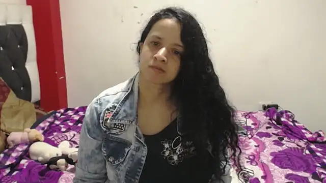 Snapshot of Katty_Bones chatting on 03-23-25, 06:05 Katty Bones online show from 03-23-25, 06:05