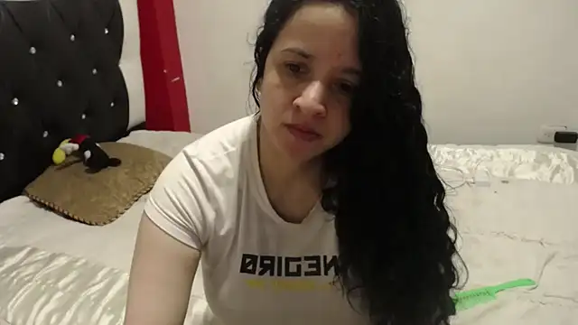 Snapshot of Katty_Bones chatting on 10-30-25, 01:56 Katty Bones online show from 10-30-25, 01:56