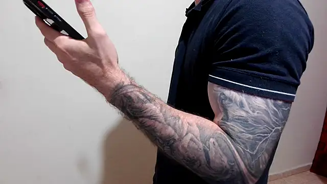 Snapshot of Kenner_fox77 chatting on 12-18-25, 01:11 Kenner fox77 online show from 12-18-25, 01:11