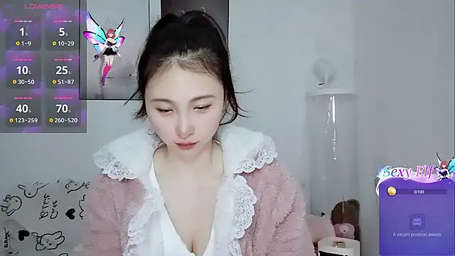 Snapshot of cathy00 chatting on 12-23-24, 01:18 cathy00 online show from 12-23-24, 01:18