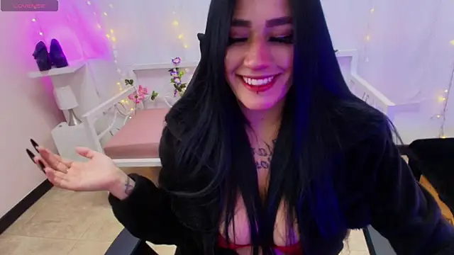 chica Hetfield online show from 01-24-25, 05:42