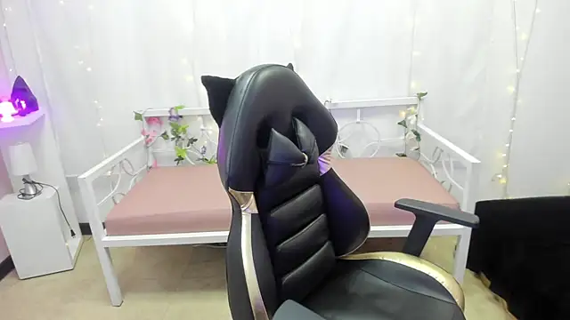 chica Hetfield online show from 02-08-25, 02:38