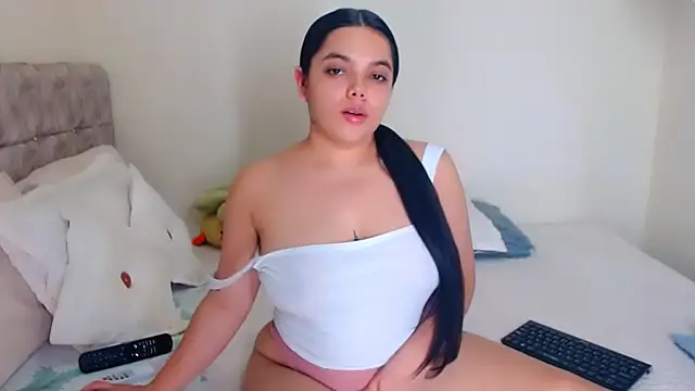 Snapshot of Sara-04 chatting on 01-13-26, 12:16 Sara-04 online show from 01-13-26, 12:16