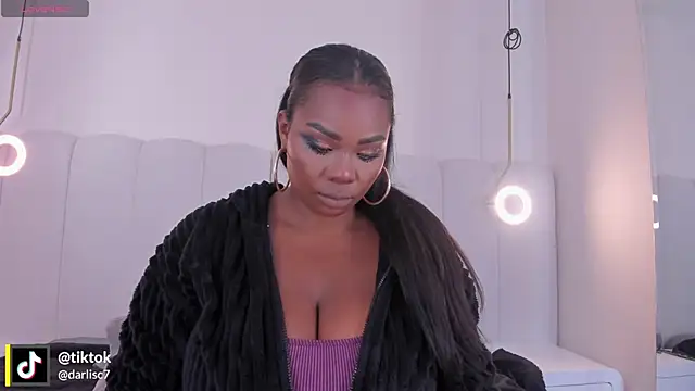 Snapshot of _huge_boobs_ebony chatting on 10-08-25, 07:11 huge boobs ebony online show from 10-08-25, 07:11