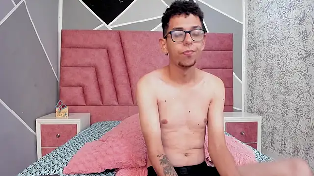 Derek and Skarlet online show from 01-28-25, 02:42