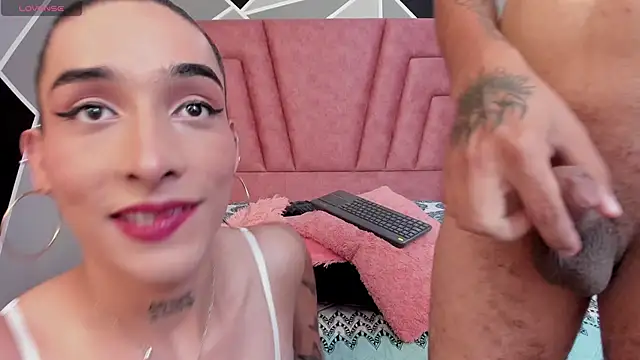 Derek and Skarlet online show from 02-05-25, 06:48