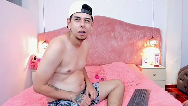 Snapshot of Derek_and_Skarlet chatting on 01-16-26, 04:22 Derek and Skarlet online show from 01-16-26, 04:22