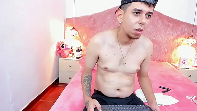 Snapshot of Derek_and_Skarlet chatting on 02-05-26, 03:49 Derek and Skarlet online show from 02-05-26, 03:49