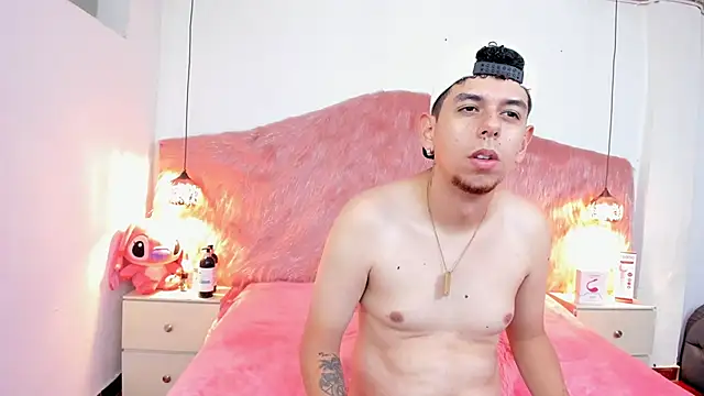 Snapshot of Derek_and_Skarlet chatting on 02-09-26, 03:27 Derek and Skarlet online show from 02-09-26, 03:27